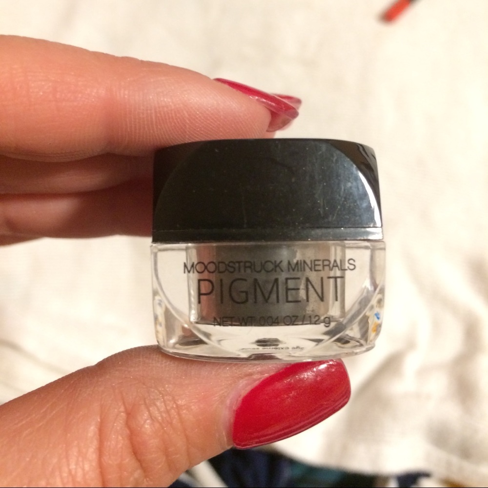 Younique Moodstruck Mineral In Shade of Corrupted